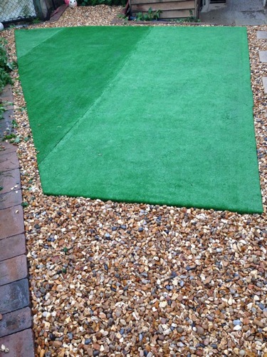 Section of newly laid artificial grass in our back kennel yard courtesy of B & Q Southampton and some hard work from our volunteers Mark and Paul M.